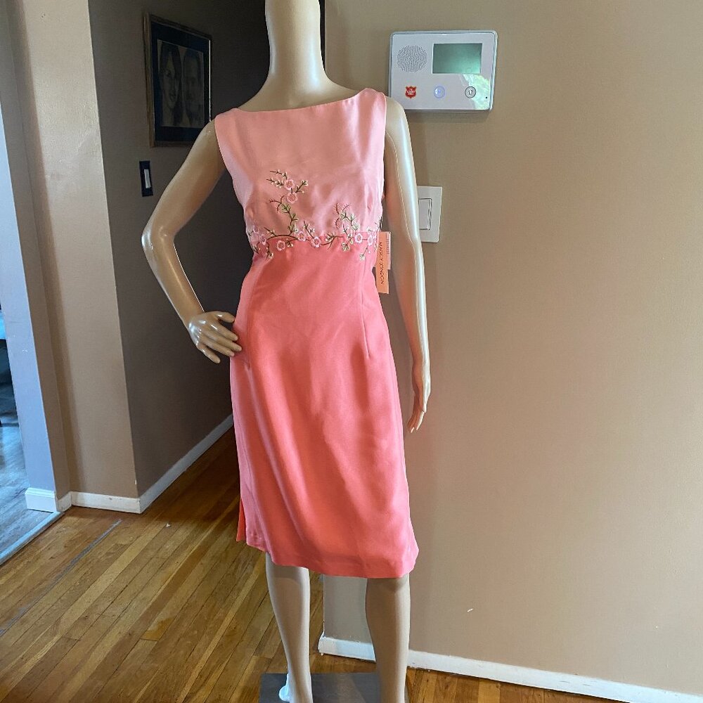 Maggy London 100% Silk Coral Sleeveless Floral Embroidered Dress NWT Size 12